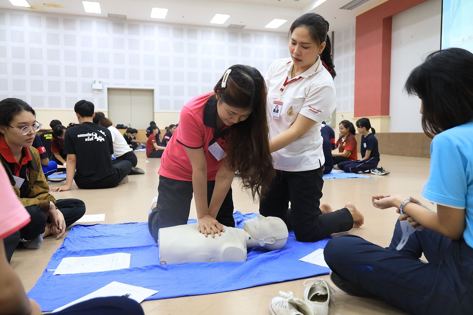 ชมรมสวัสดิการ มฟล. ร่วมสำนักวิชาพยาบาลศาสตร์ จัดอบรมการช่วยฟื้นคืนชีพขั้นพื้นฐาน (CPR)