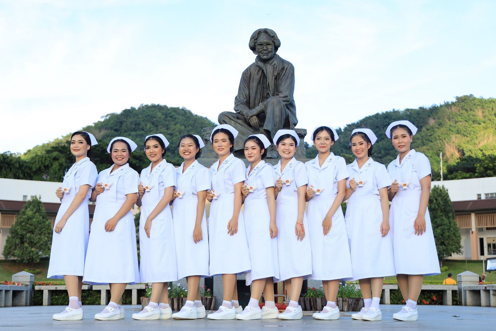 สำนักวิชาพยาบาลศาสตร์ จัดพิธีมอบหมวก ดวงประทีปและเข็มชั้นปี ประจำปี 2562 