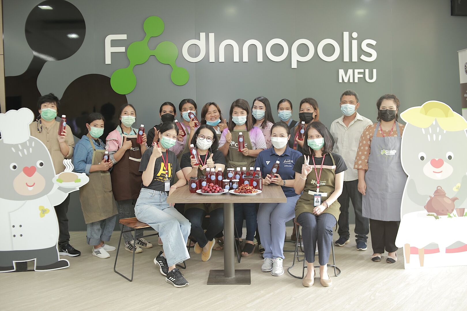 MFii และ สำนักวิชาอุตสาหกรรมเกษตร มฟล. ร่วมกับ มูลนิธิวัฒนเสรี จัดอบรมแปรรูปเชอร์รี่ดอยให้แก่กลุ่มสตรีบ้านแม่มอญ