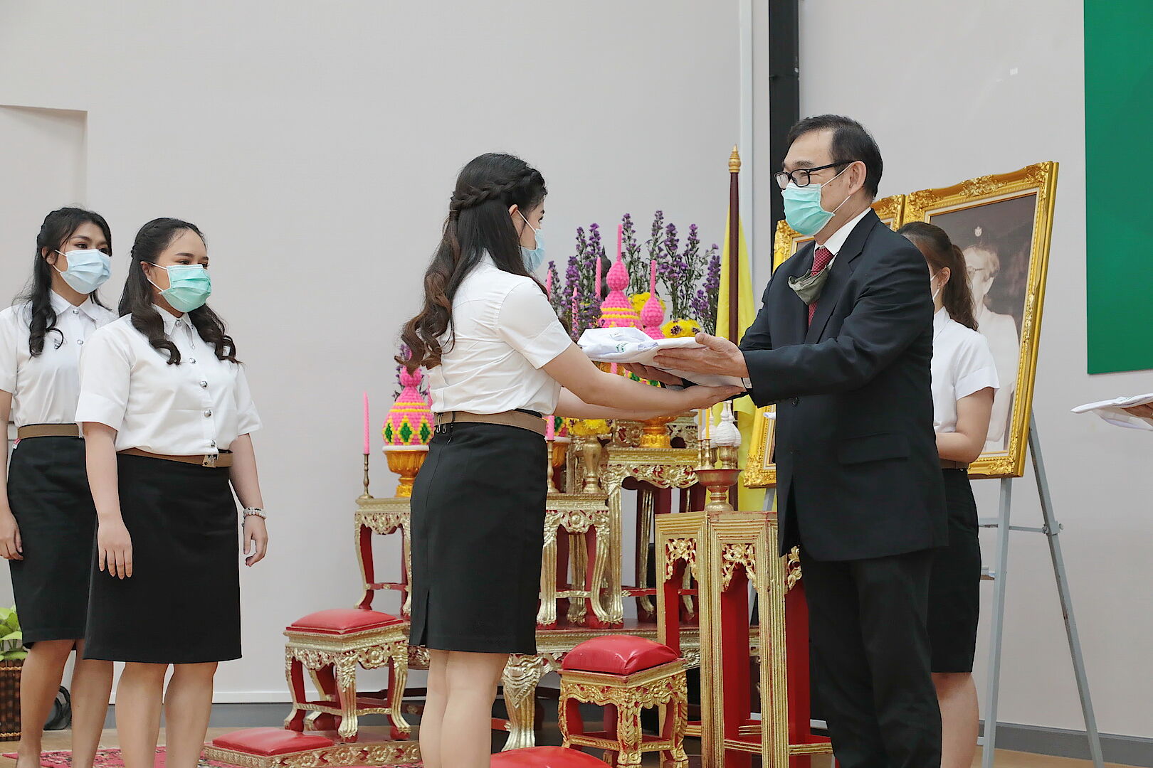 สำนักวิชาแพทยศาสตร์ มฟล. จัดพิธีมอบเสื้อกาวน์แก่นักศึกษาแพทย์ รุ่นที่ 6 พร้อมก้าวสู่การศึกษาชั้นคลินิก