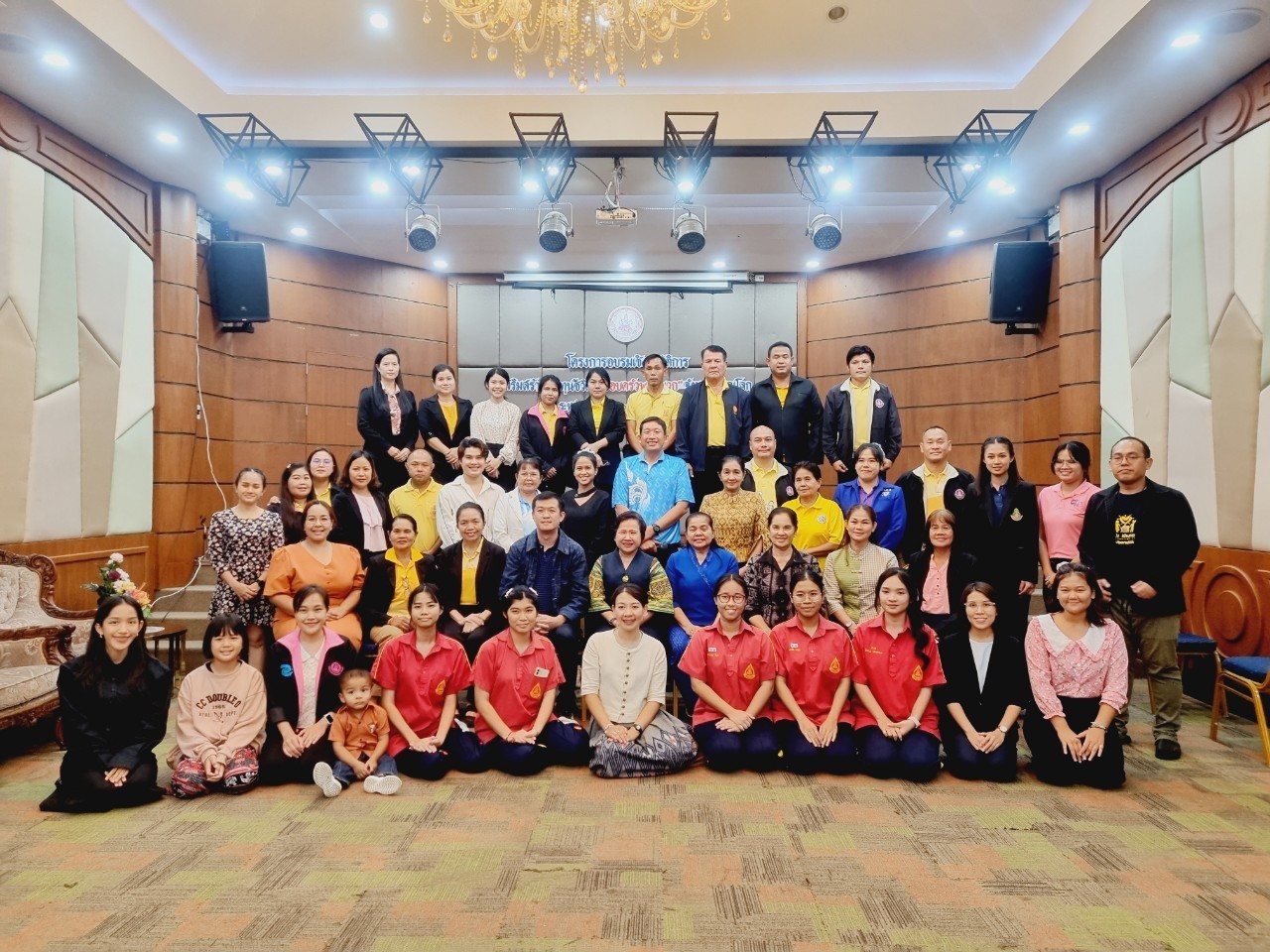 อาจารย์สำนักวิชาพยาบาลศาสตร์ บริการวิชาการสังคม ร่วมเป็นวิทยากรหลักในการอบรมเชิงปฏิบัติการ เรื่องการเสริมสร้างต้นทุนชีวิต: ครอบครัวพลังบวก