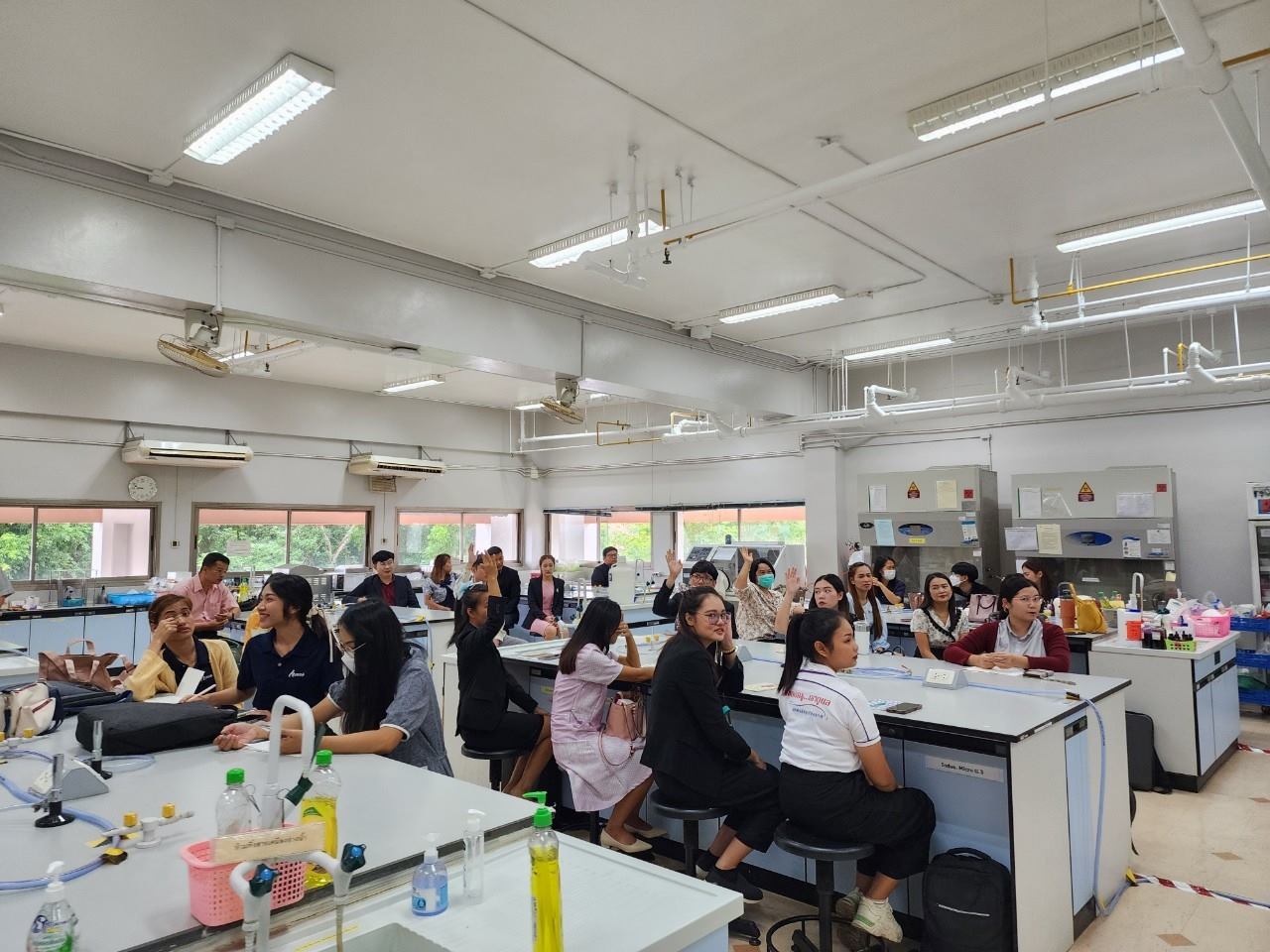 MFU News : LINE_ALBUM_อบรมห่องเรียนวิทย_240612_36.jpg