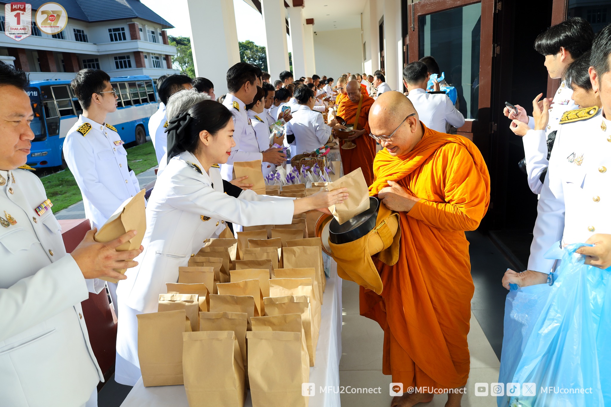 MFU News : Alms-Giving_Ceremony_to_Mark_Her_Majesty_Queen_Suthida__8_.jpg