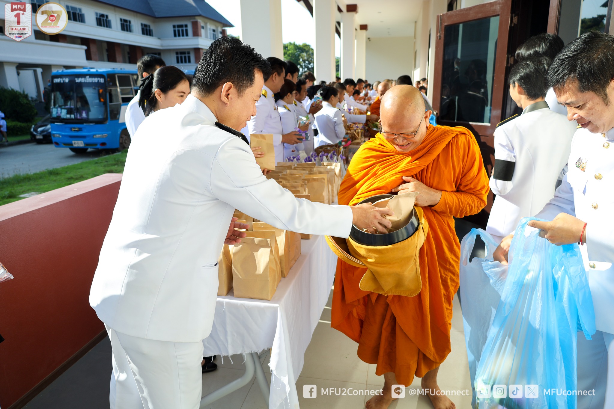 MFU News : Alms-Giving_Ceremony_to_Mark_Her_Majesty_Queen_Suthida__9_.jpg