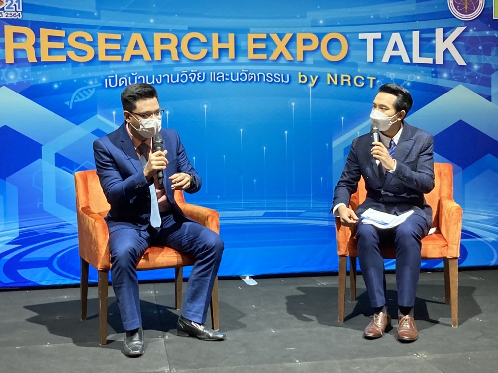 MFU News : Th_research_expo_004.jpg